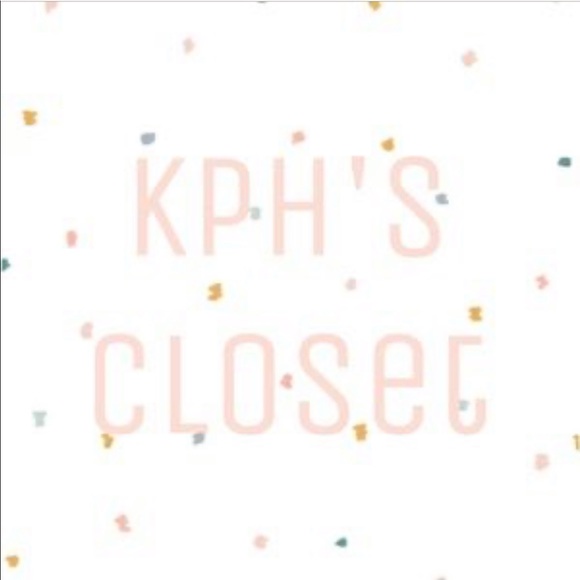 Thanks for checking out my closet! ๐ซ - Picture 3 of 11